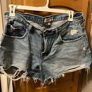 Abercrombie & Fitch 32/14 The boyfriend shirt Mild rise. Used. Curve Love